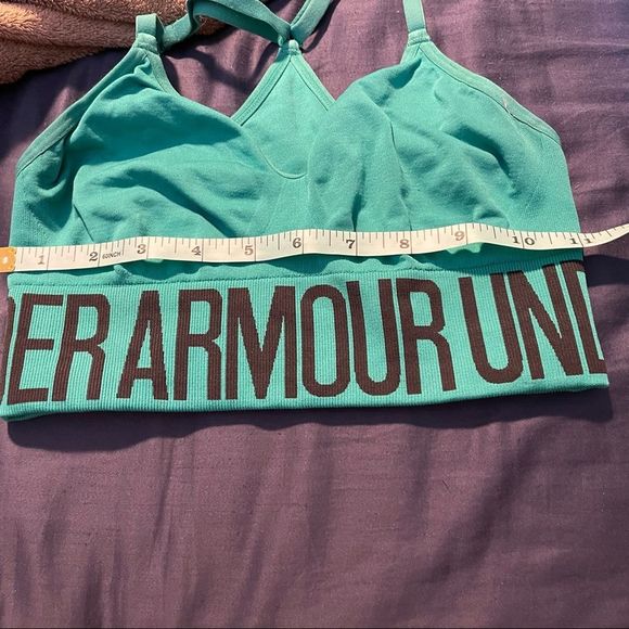 ✨Under Armor Fitted Green & Black Sports Bra✨ - Picture 4 of 5